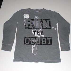 CHILDRENS PLACE "RUN THE COURT" GRAPHIC TEE B.A